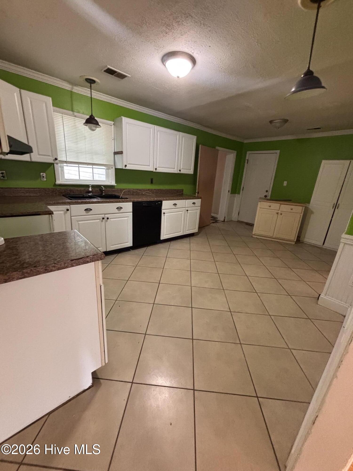 1912 Williams Drive Property Photo 5