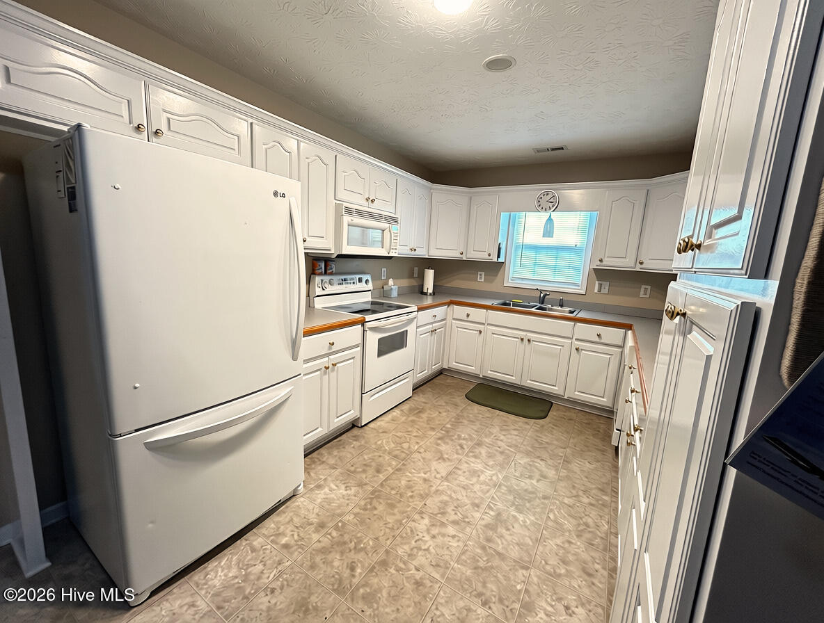 4111 Yarmouth Road Property Photo 6