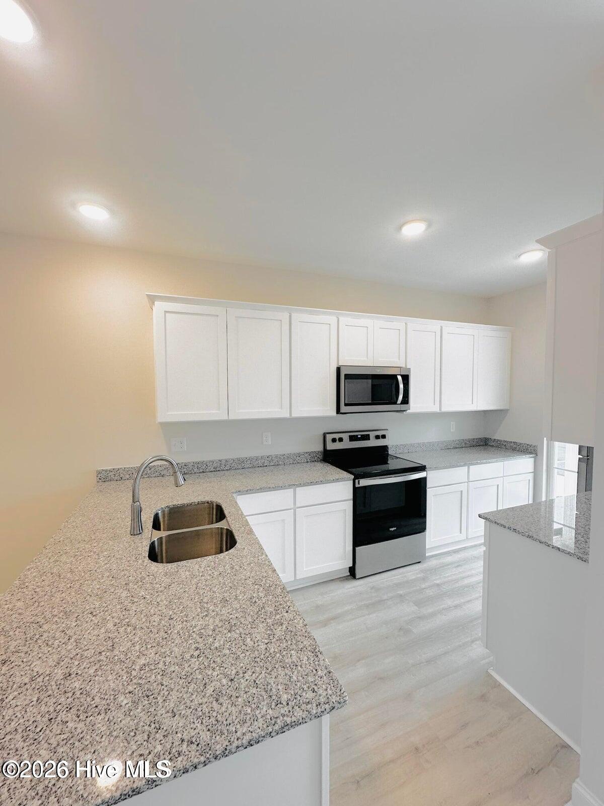 1227 University Lane F Property Photo 8