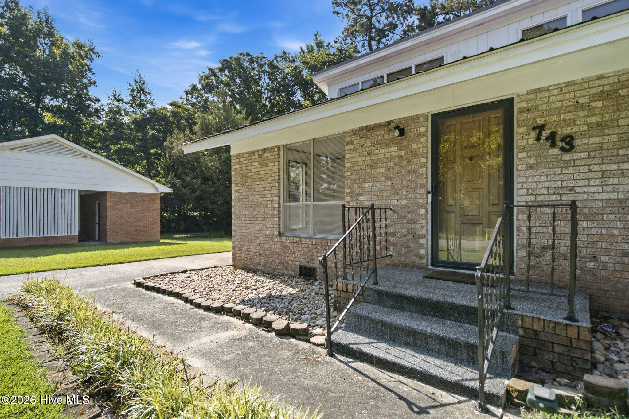 713 Pinewood Drive Property Photo 6