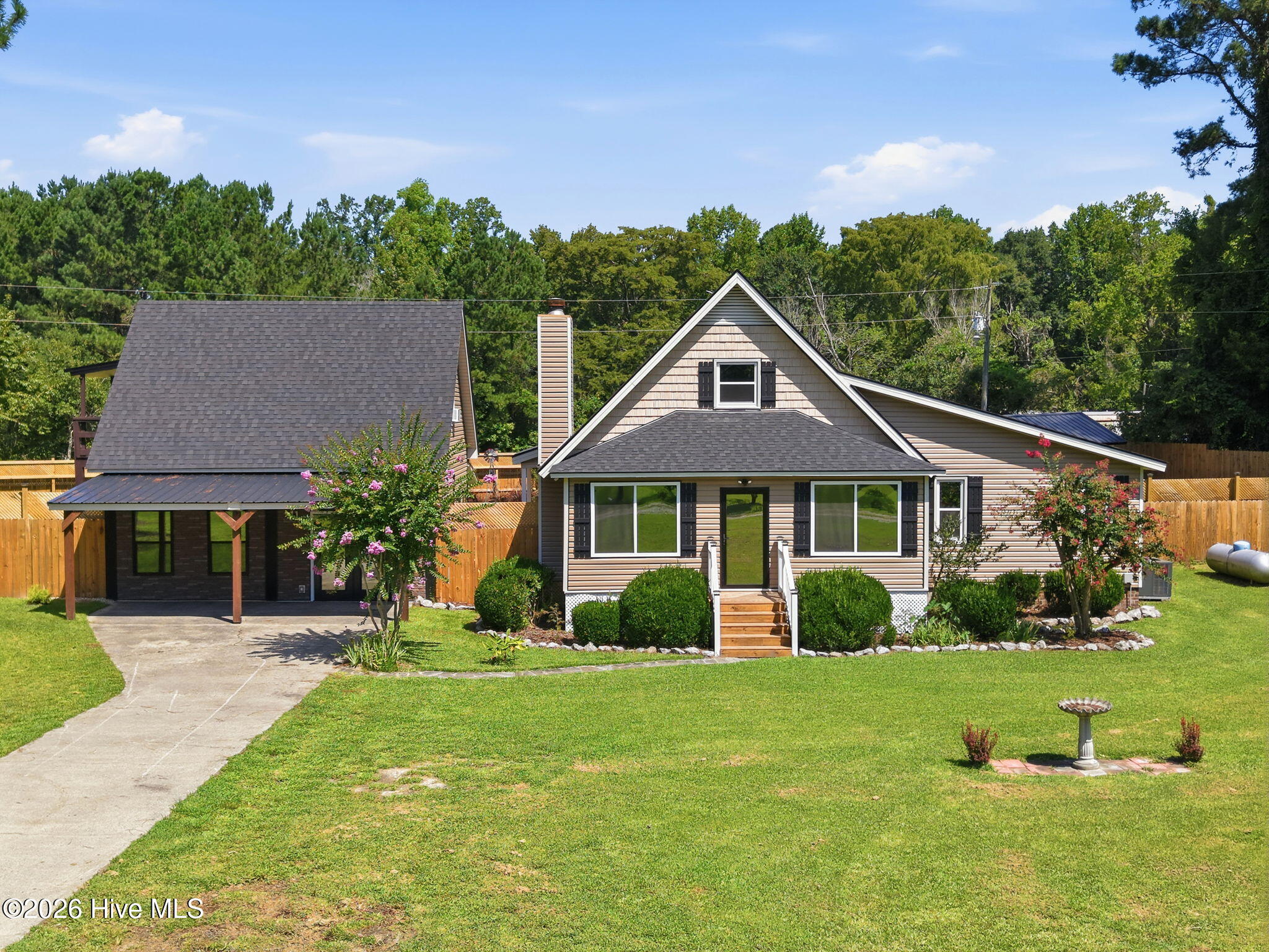 208 Dixon Circle Property Photo 1