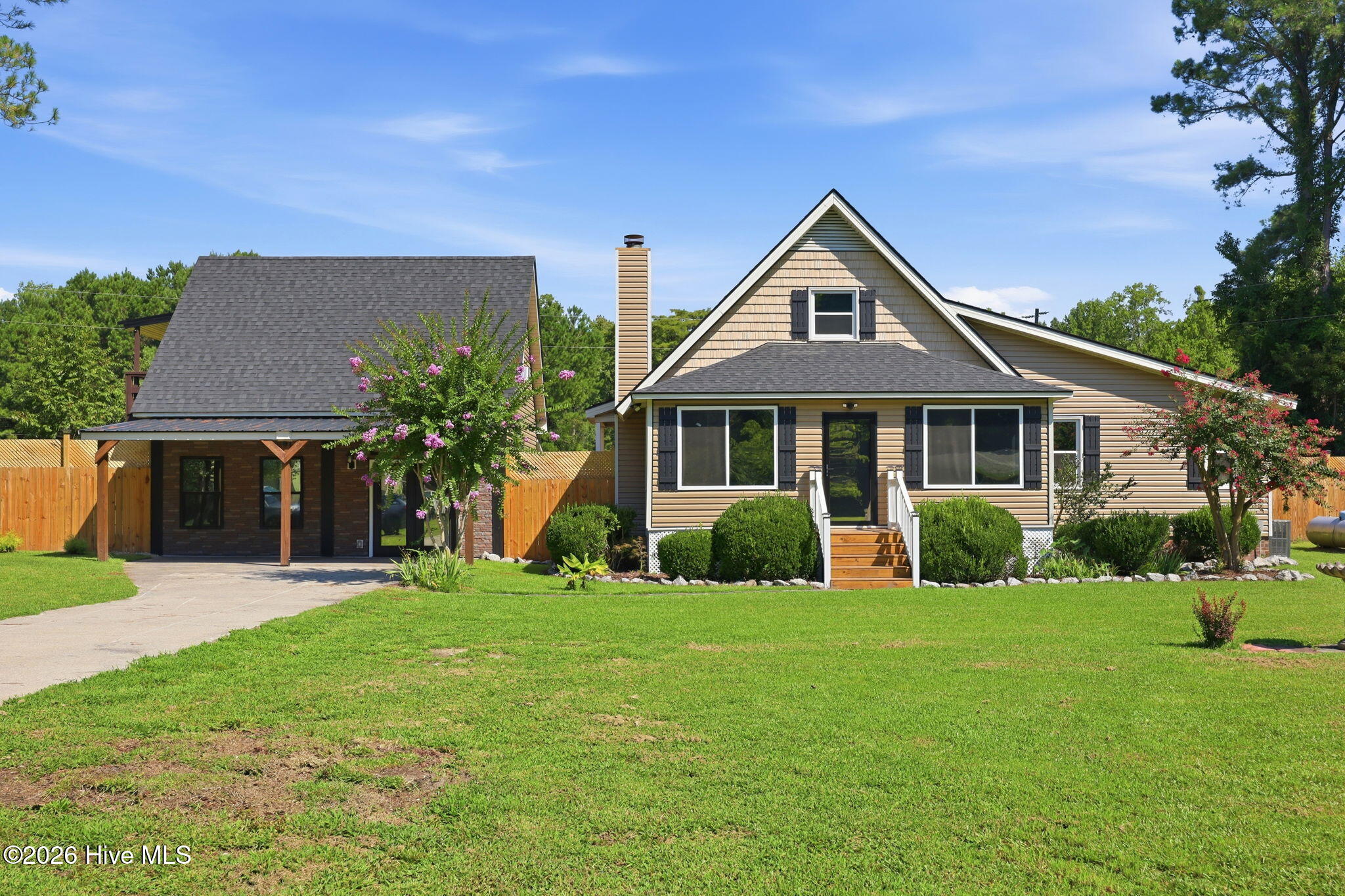 208 Dixon Circle Property Photo 3