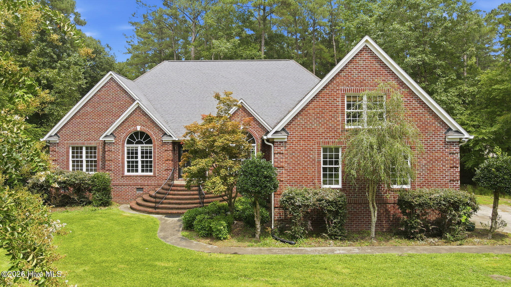 407 Rustic Court Property Photo 2