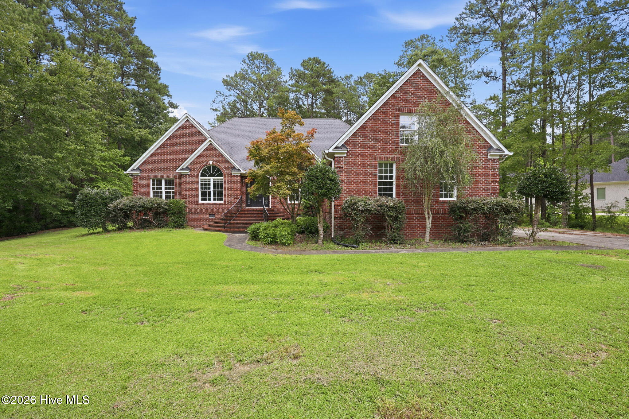 407 Rustic Court Property Photo 3