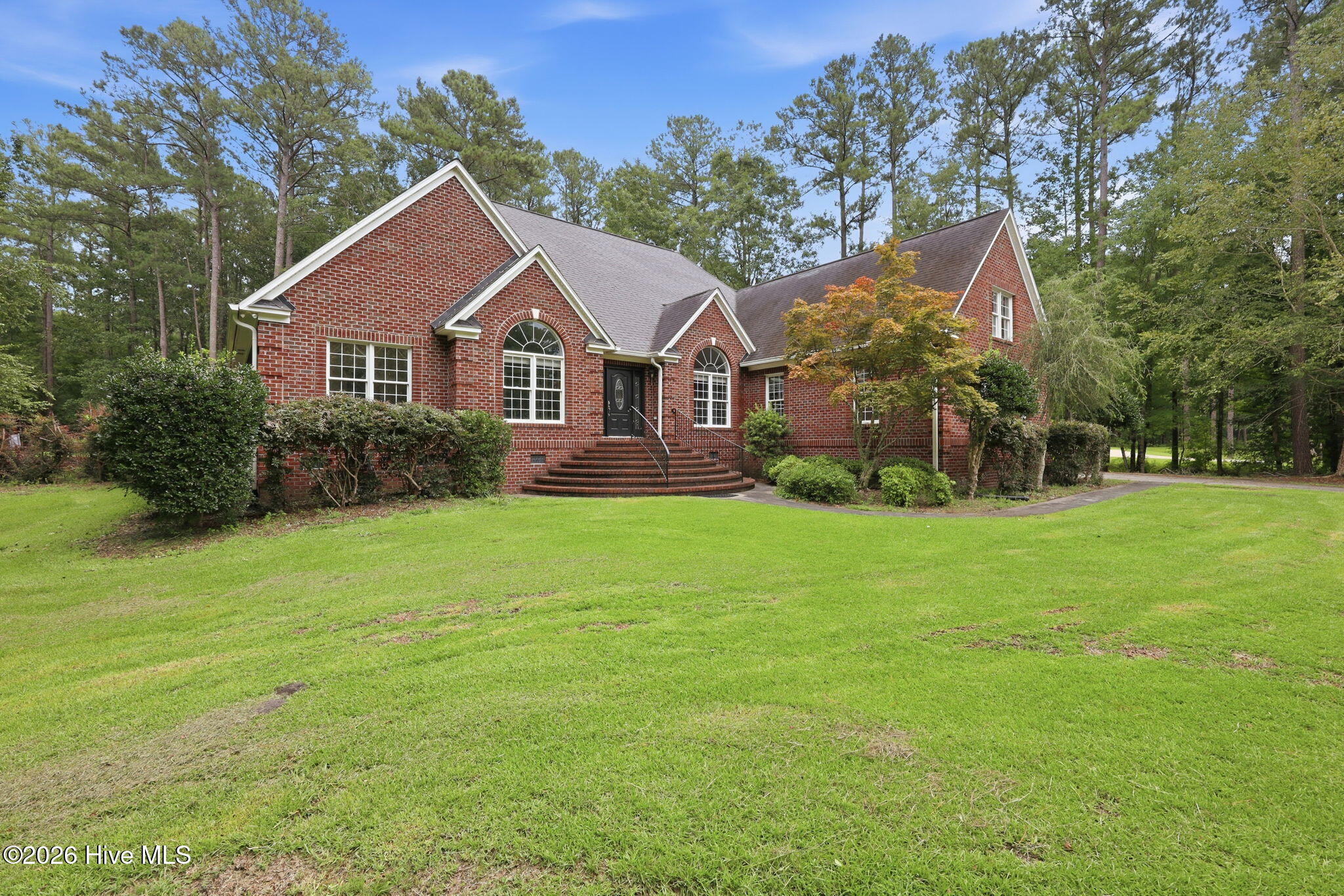 407 Rustic Court Property Photo 4