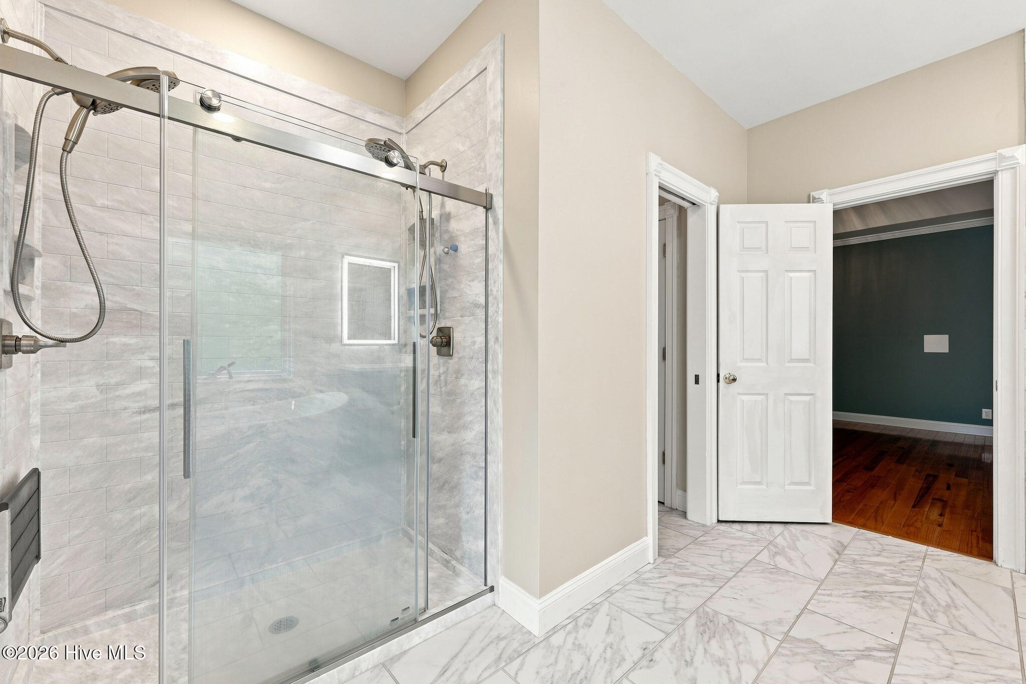 407 Rustic Court Property Photo 22