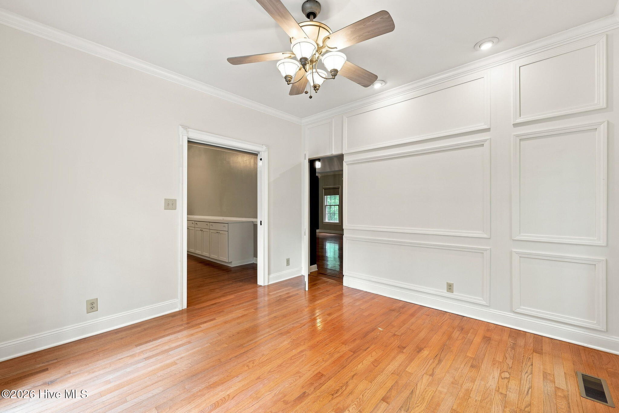 407 Rustic Court Property Photo 24