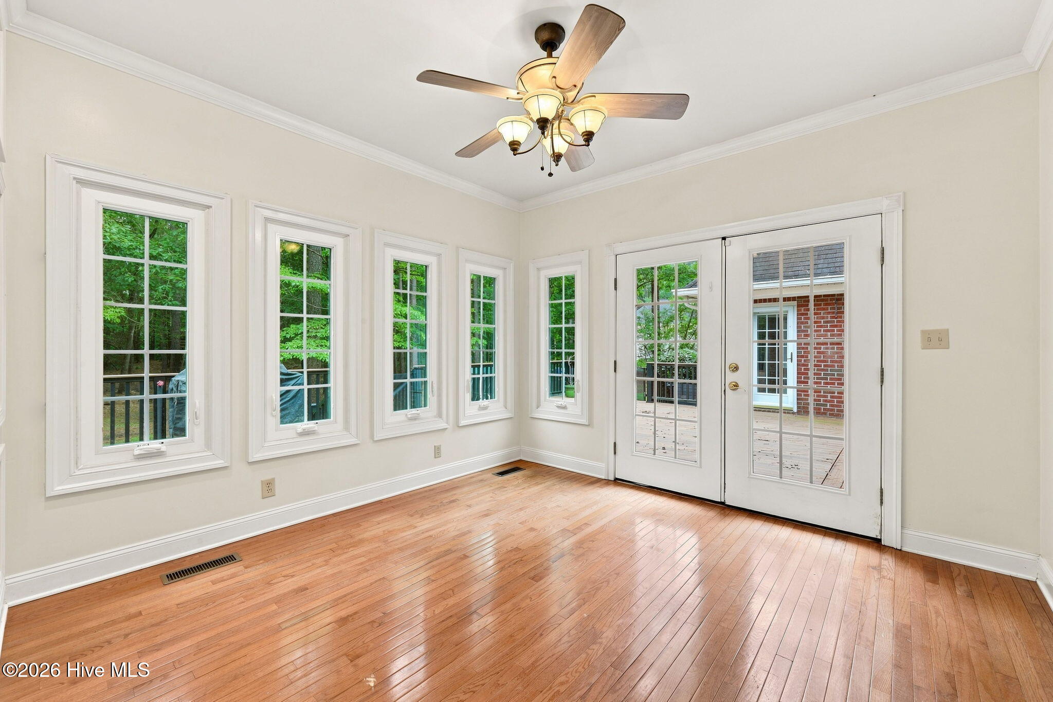 407 Rustic Court Property Photo 25
