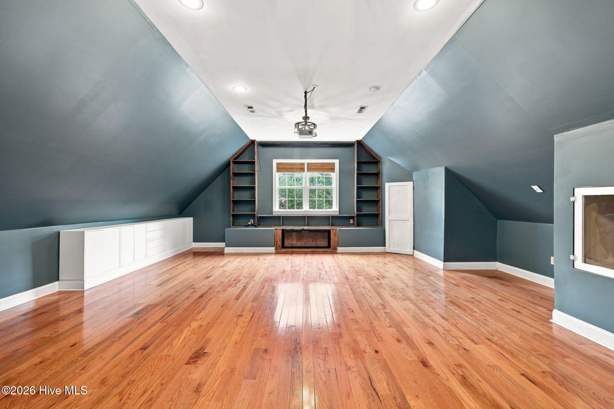 407 Rustic Court Property Photo 44