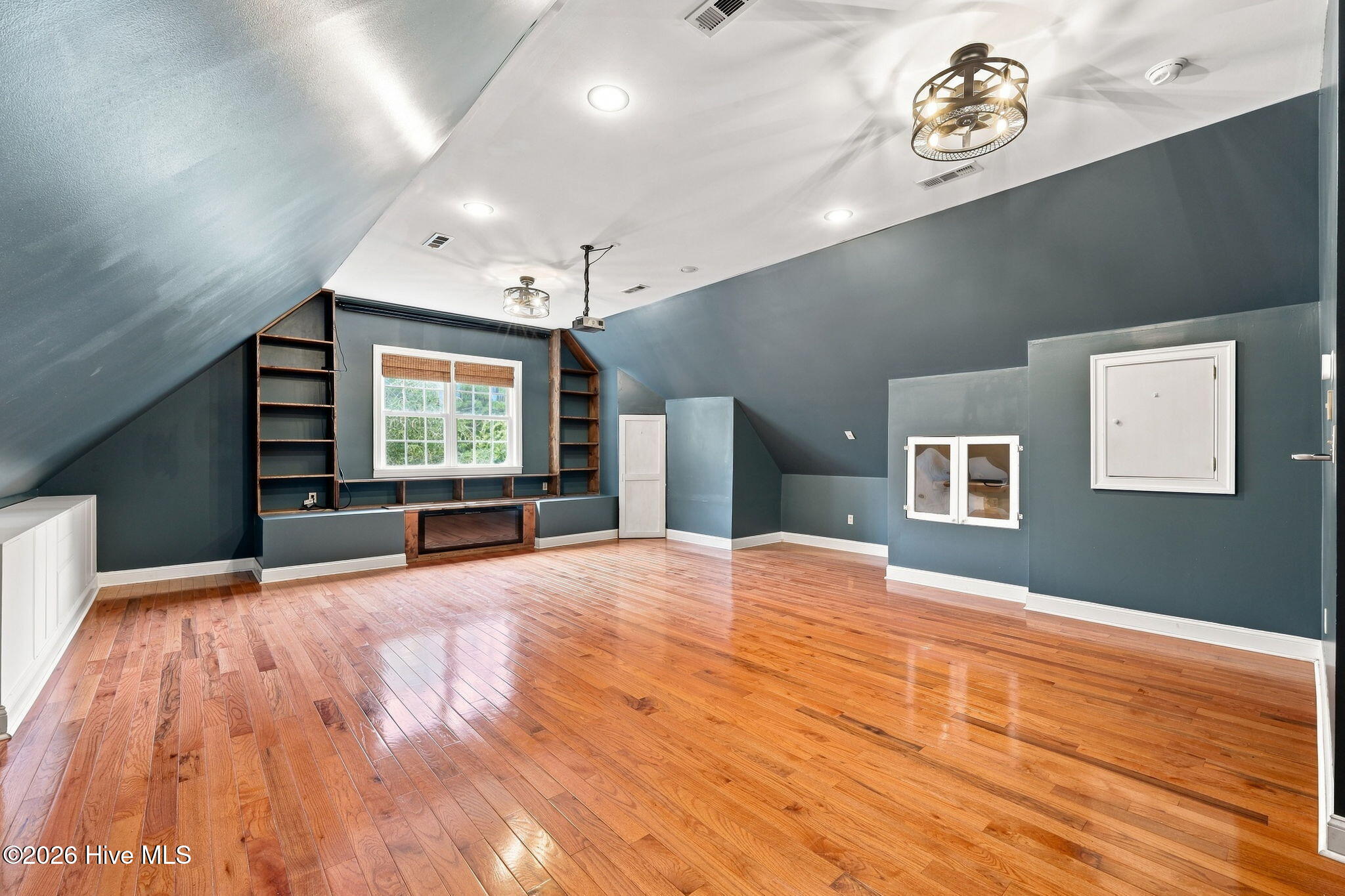 407 Rustic Court Property Photo 45