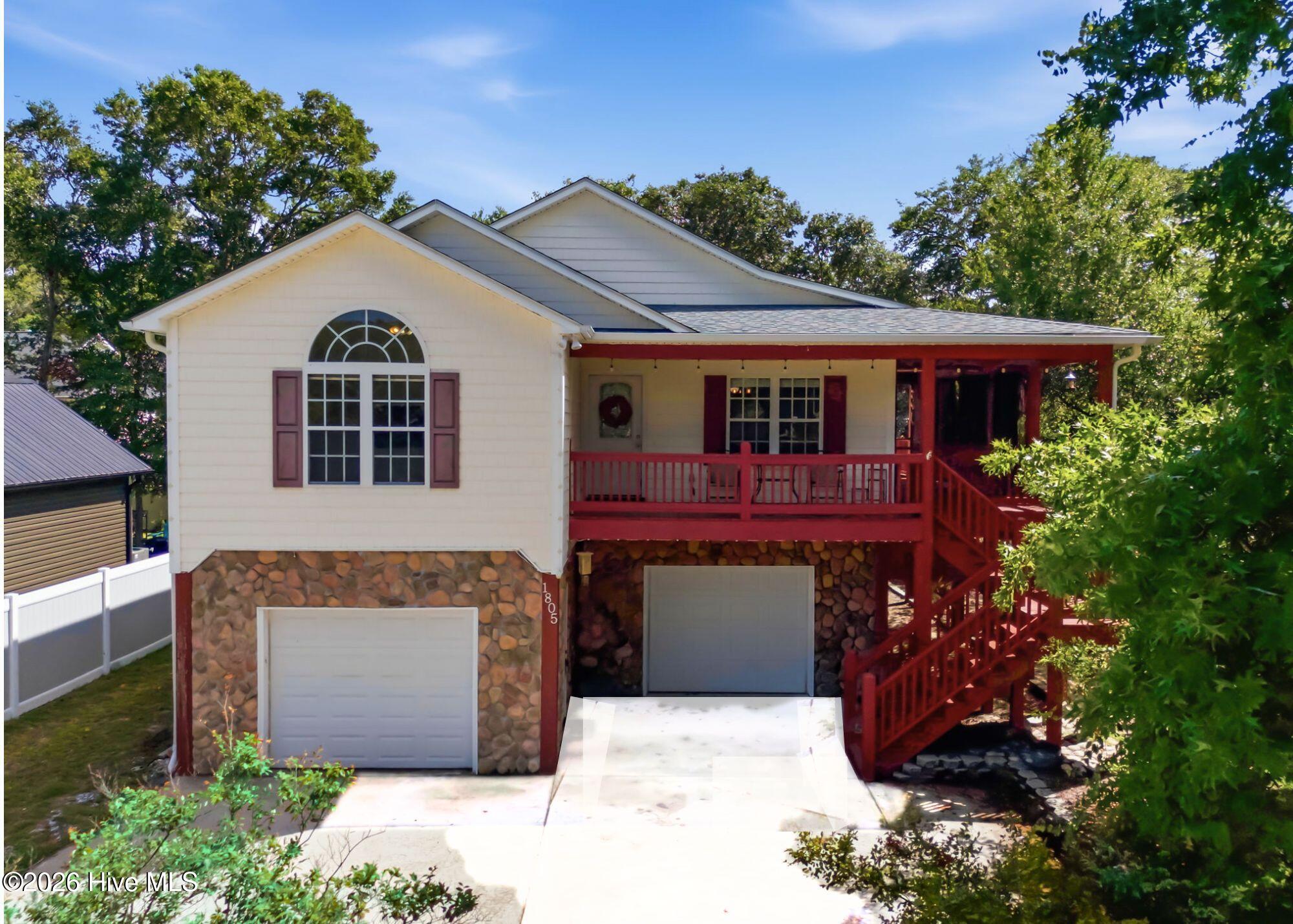 1805 W Oak Island Drive Property Photo 1