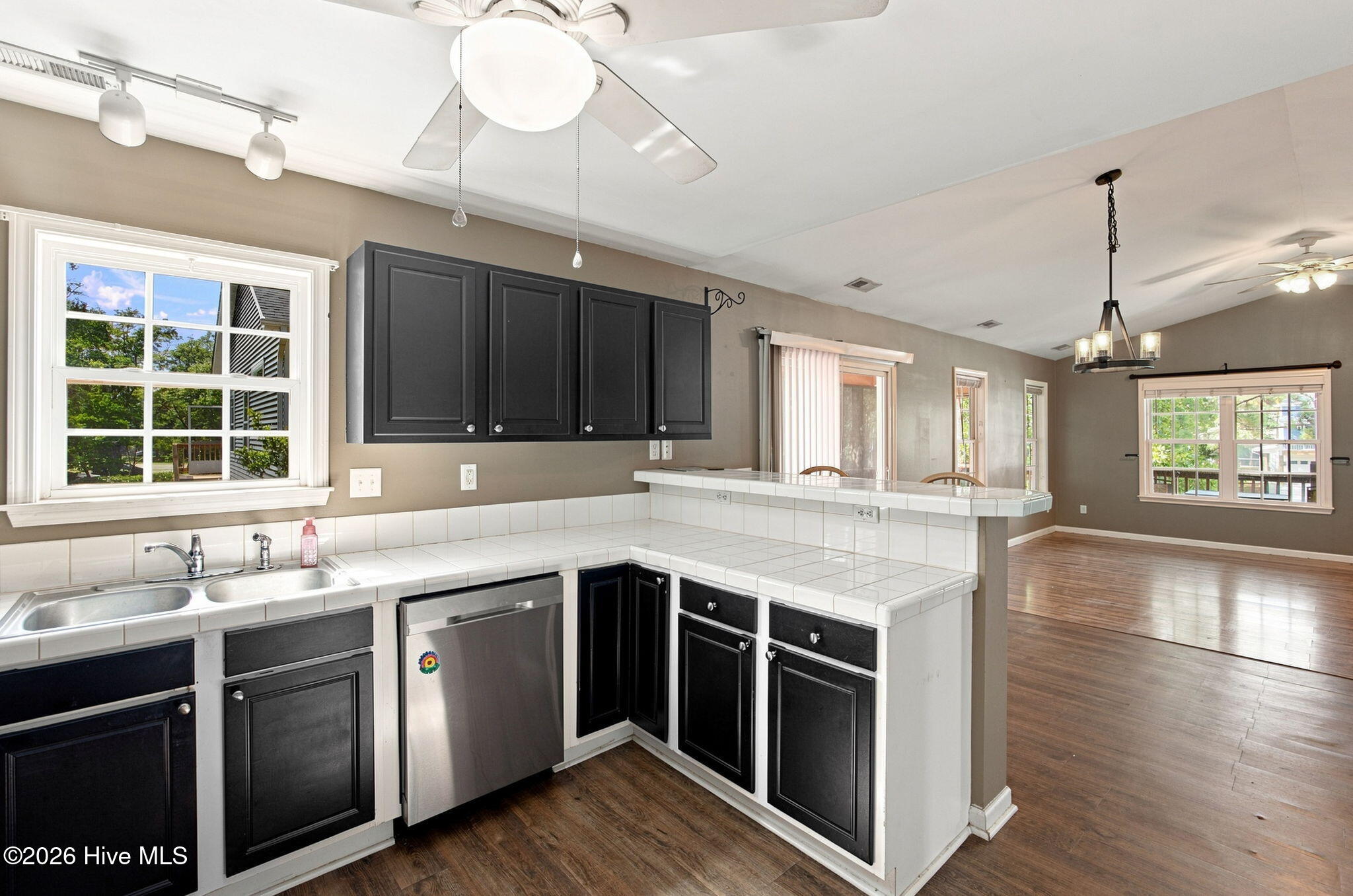 1805 W Oak Island Drive Property Photo 13