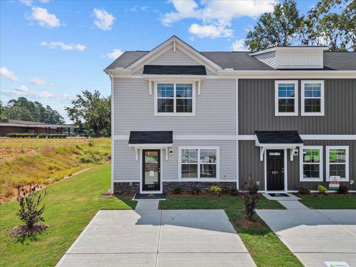 586 Slim Cypress Property Photo 1