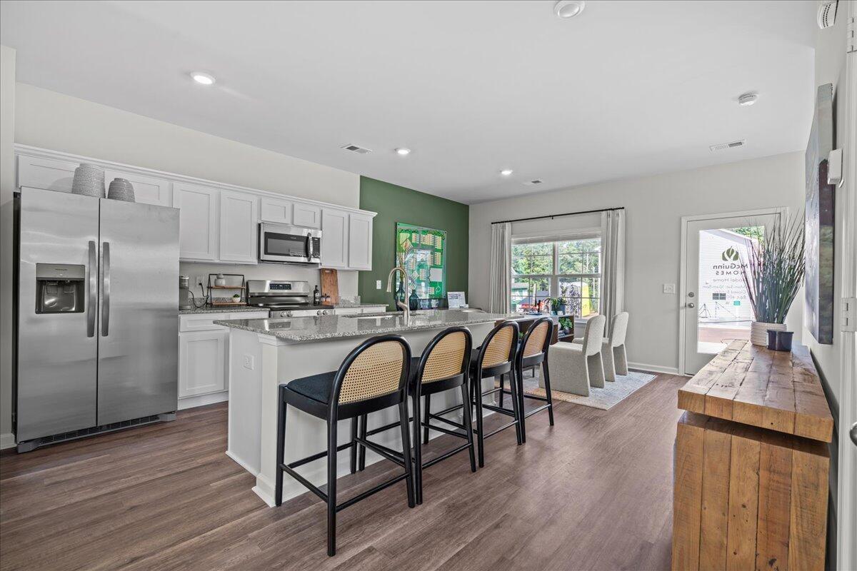 586 Slim Cypress Property Photo 5