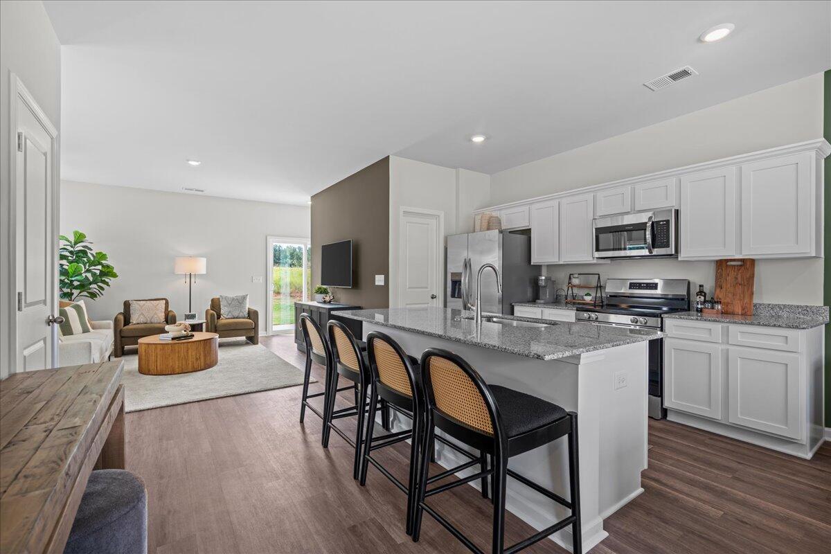 586 Slim Cypress Property Photo 6