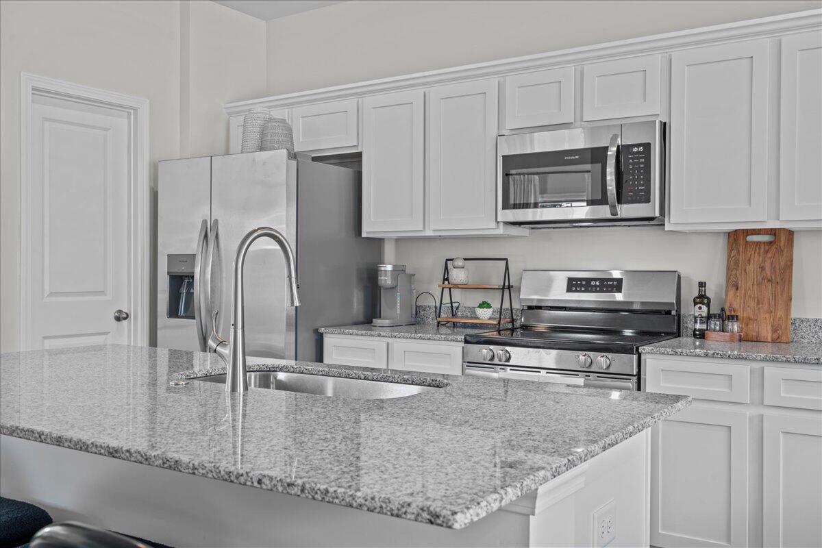 586 Slim Cypress Property Photo 7