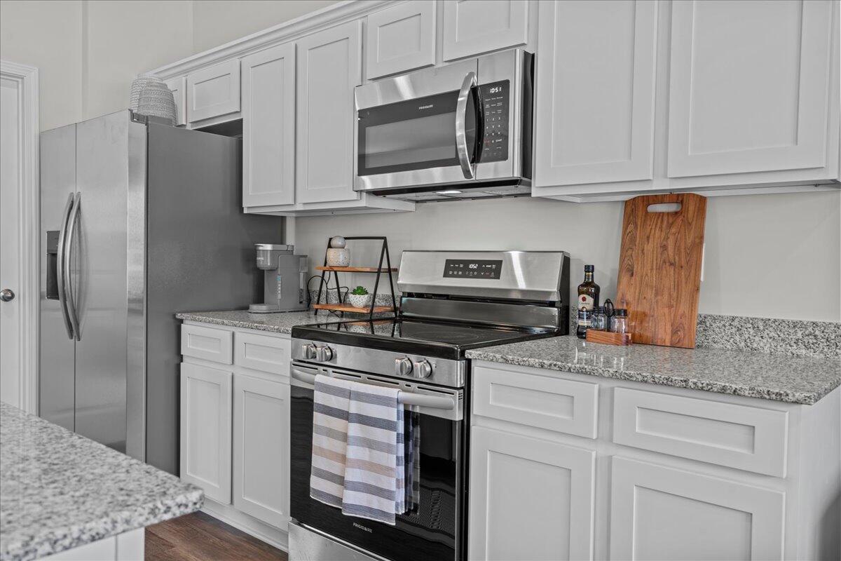 586 Slim Cypress Property Photo 8