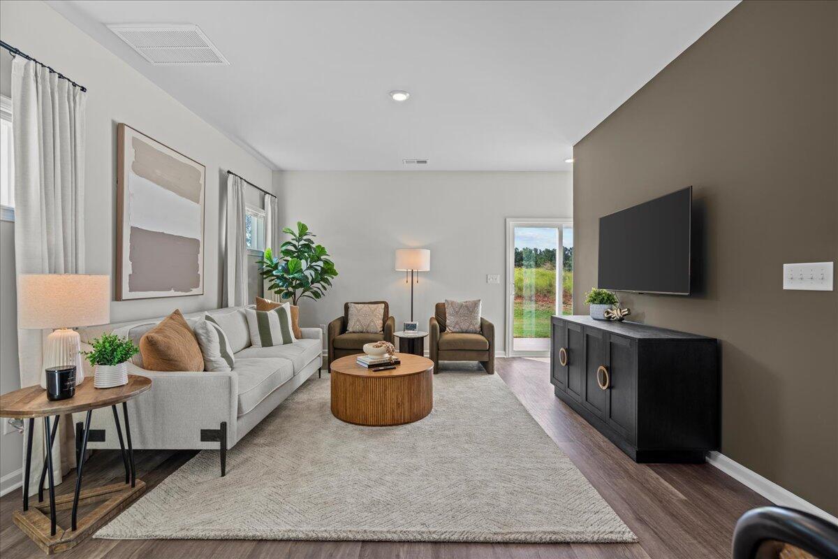586 Slim Cypress Property Photo 11