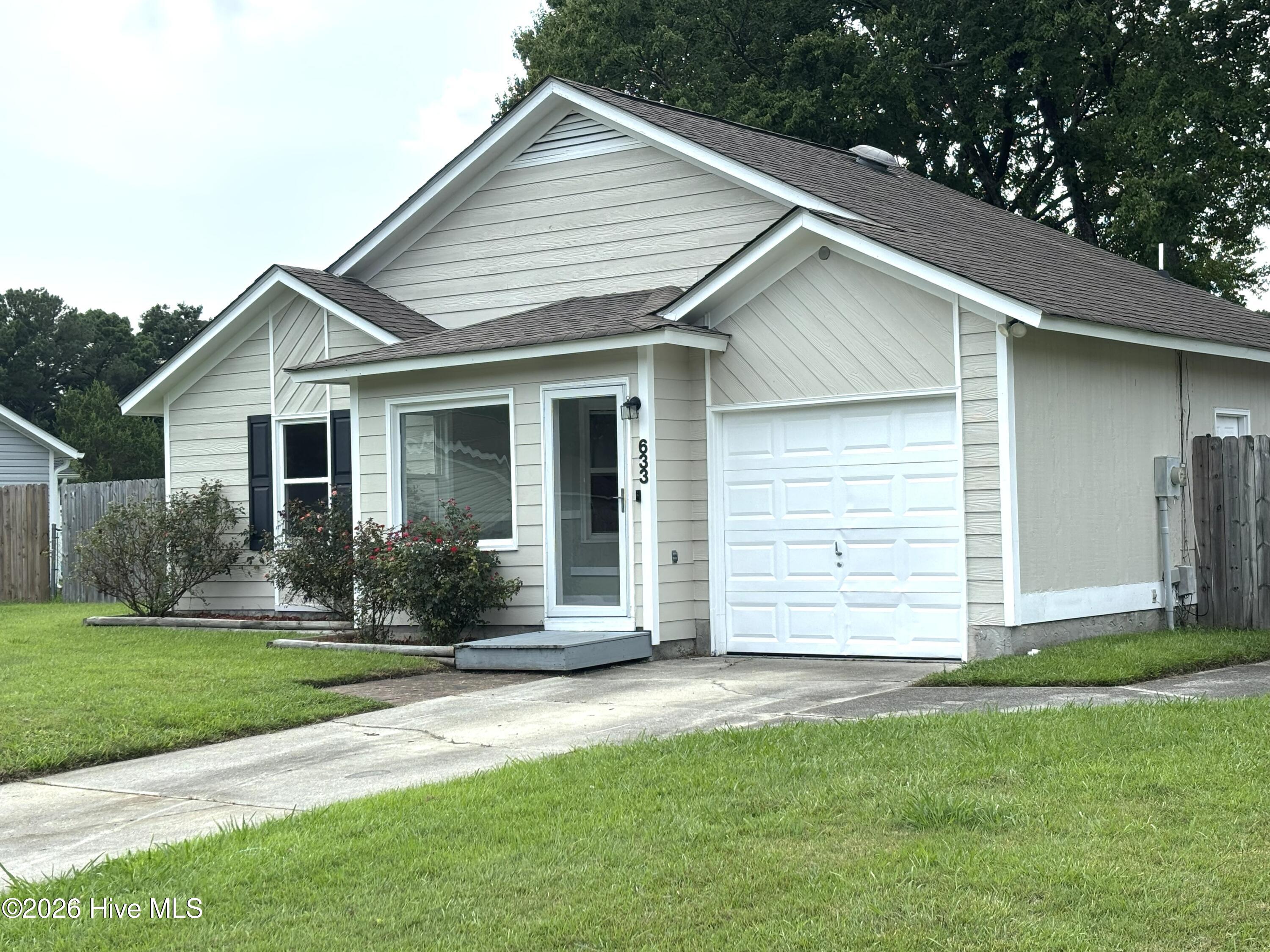 633 Foxfire Circle Property Photo 3