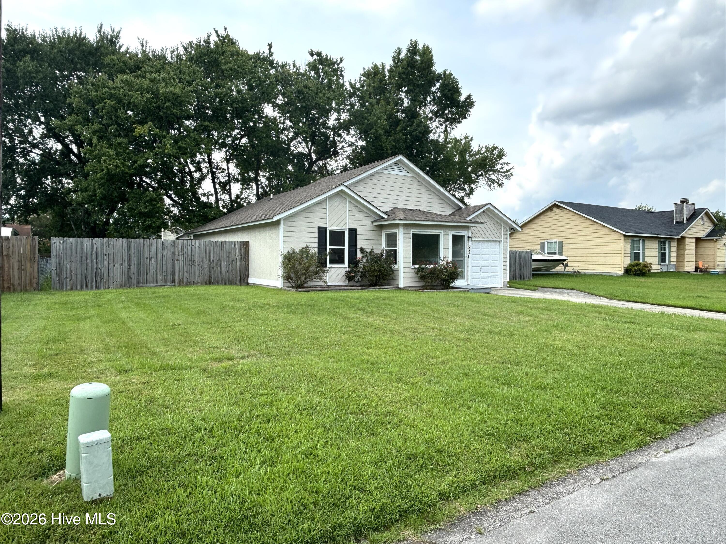 633 Foxfire Circle Property Photo 4
