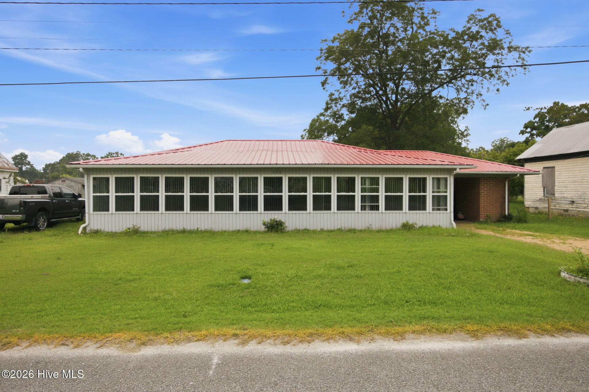 208 N West Avenue Property Photo 1