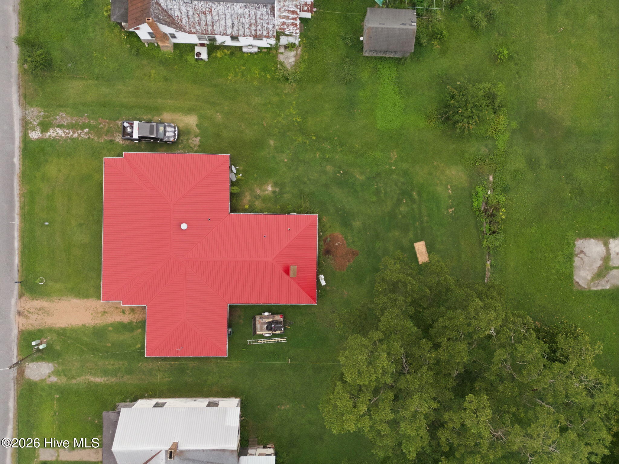 208 N West Avenue Property Photo 14