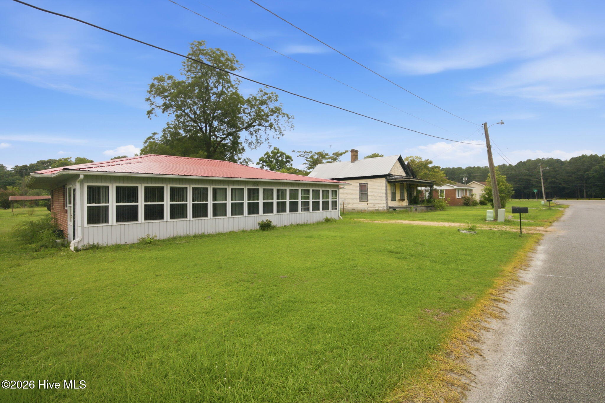 208 N West Avenue Property Photo 16
