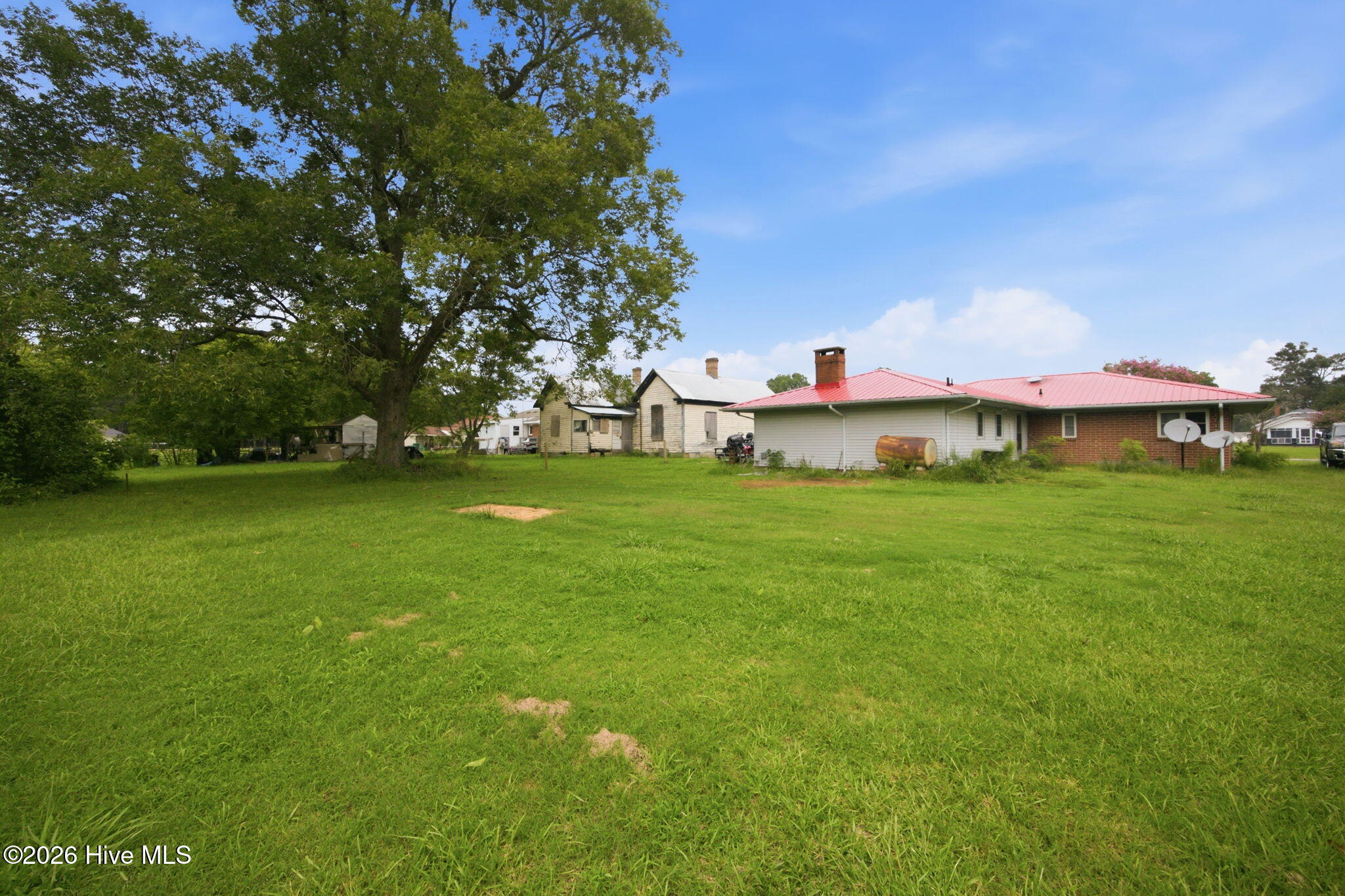 208 N West Avenue Property Photo 22