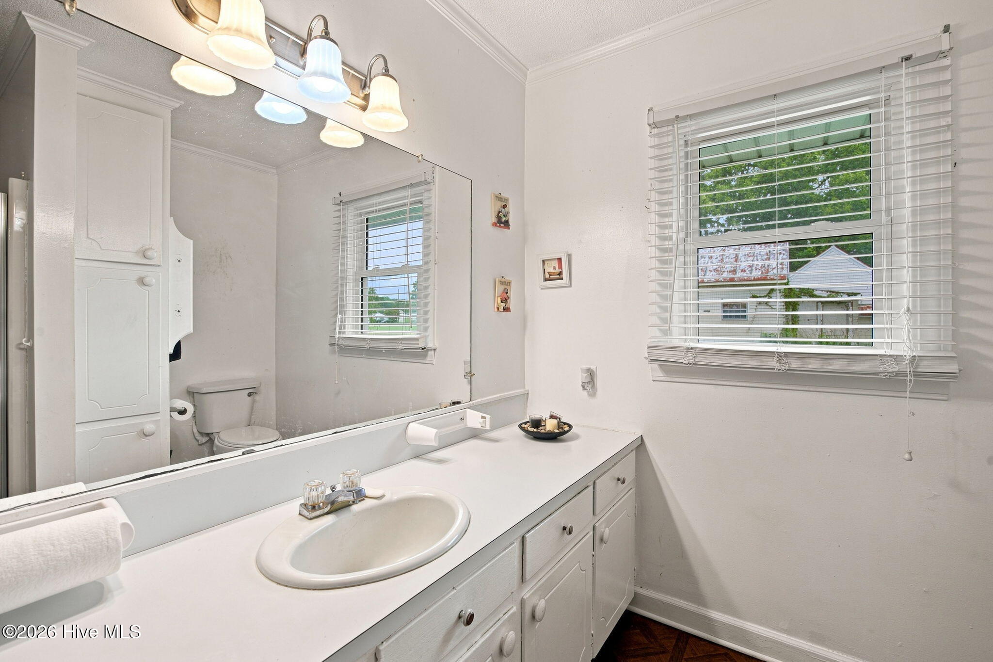208 N West Avenue Property Photo 38