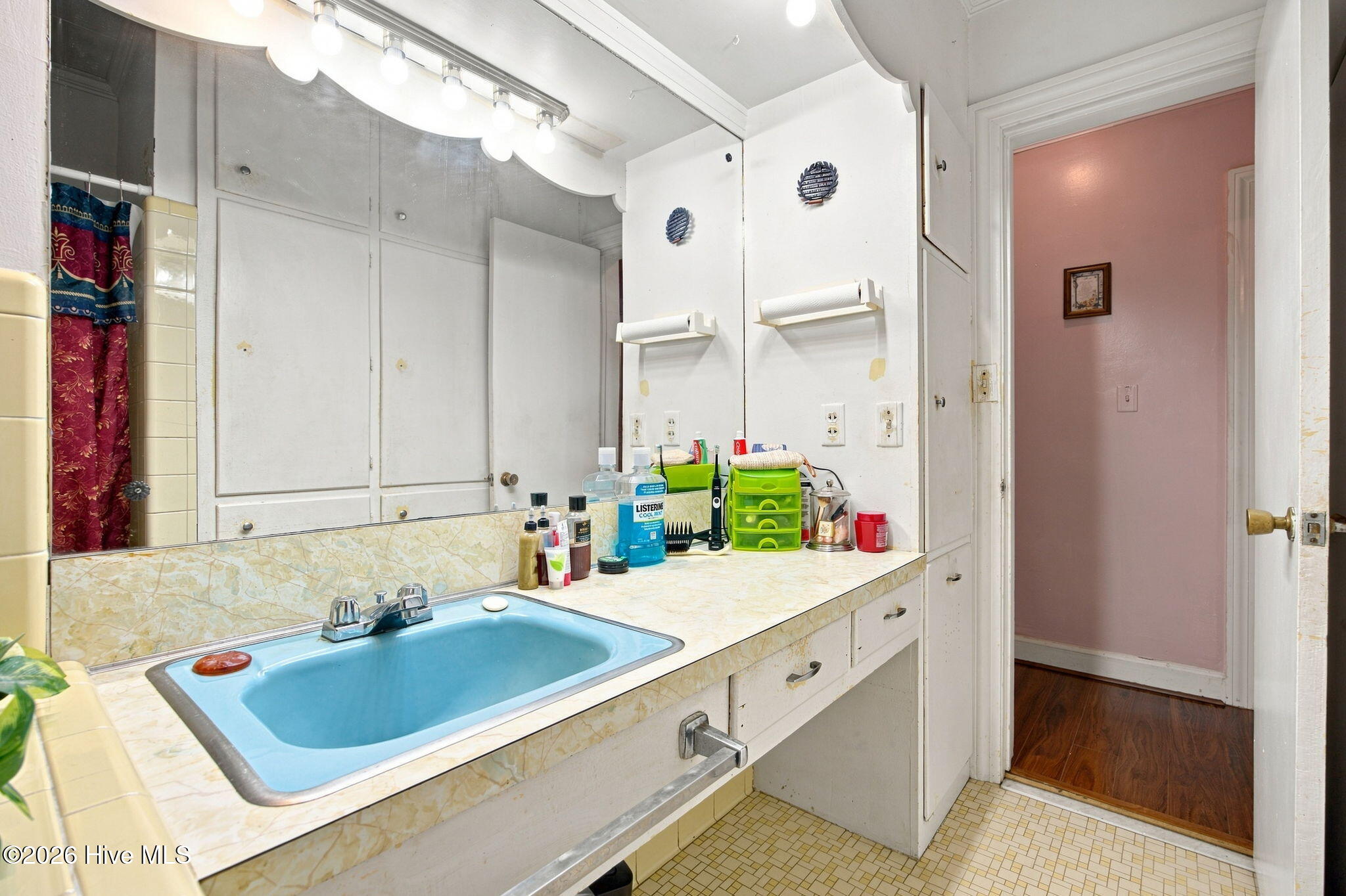 208 N West Avenue Property Photo 43