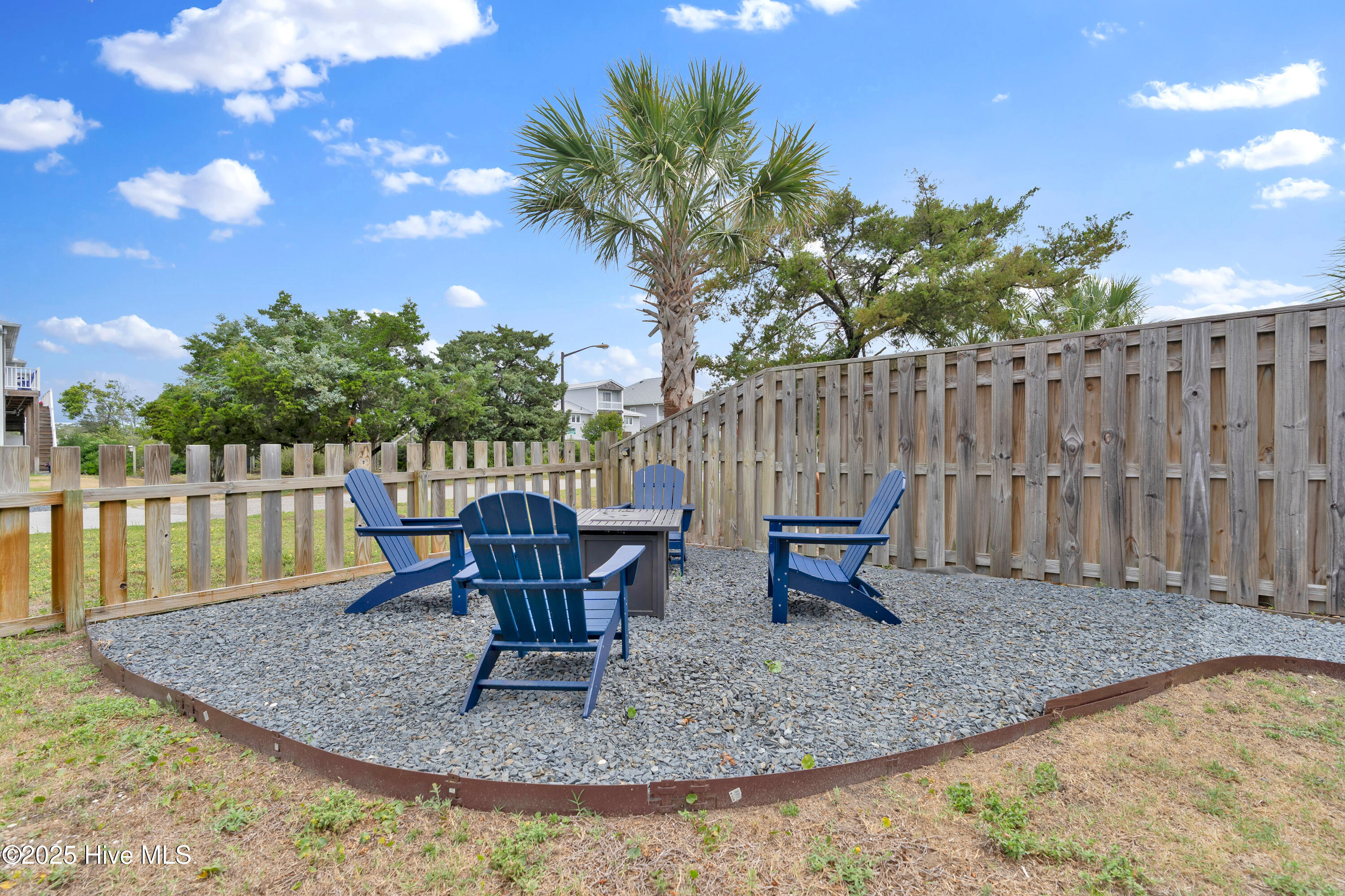 2304 W Dolphin Drive Property Photo 4