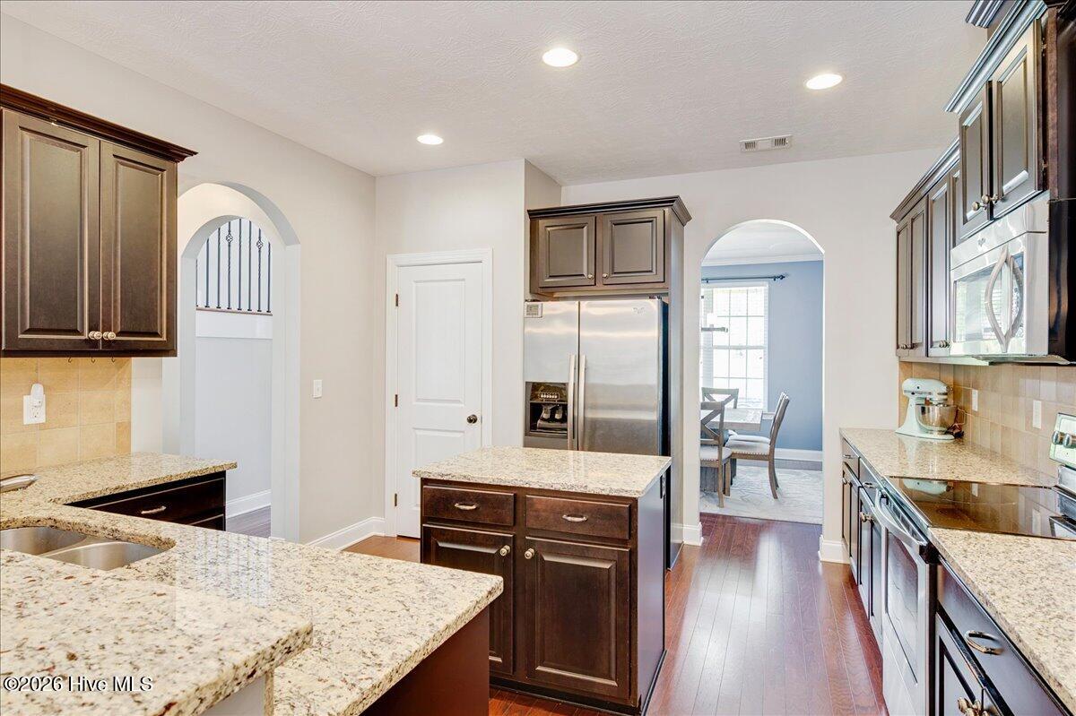 1038 Lancaster Way Property Photo 8