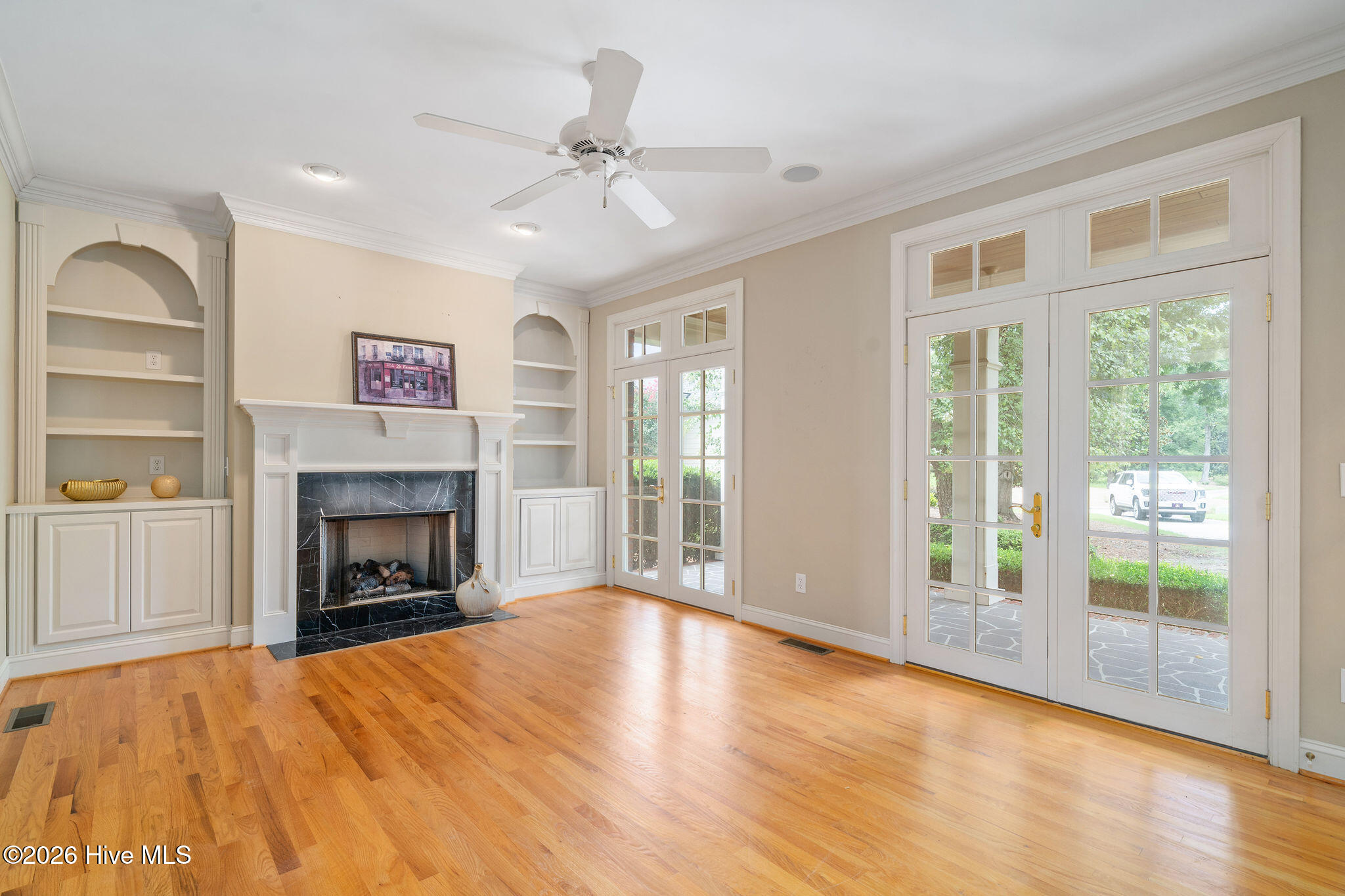 148 E Grandiflora Drive Property Photo 4