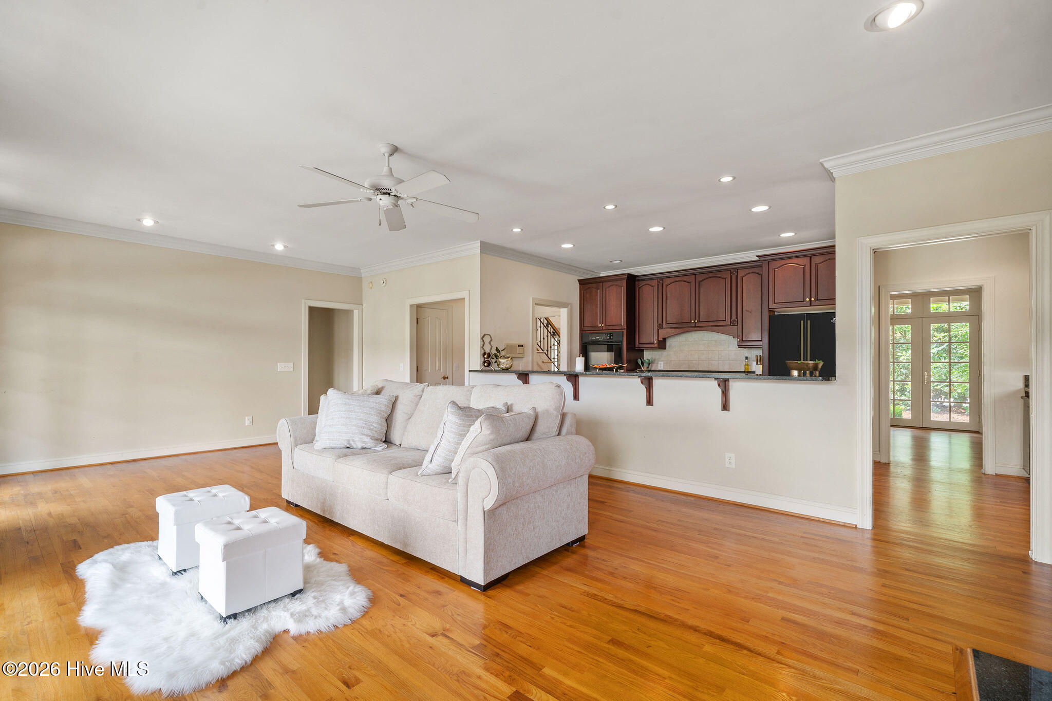 148 E Grandiflora Drive Property Photo 6