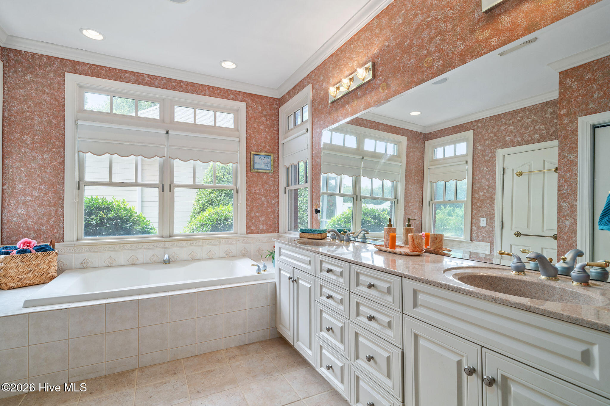 148 E Grandiflora Drive Property Photo 12