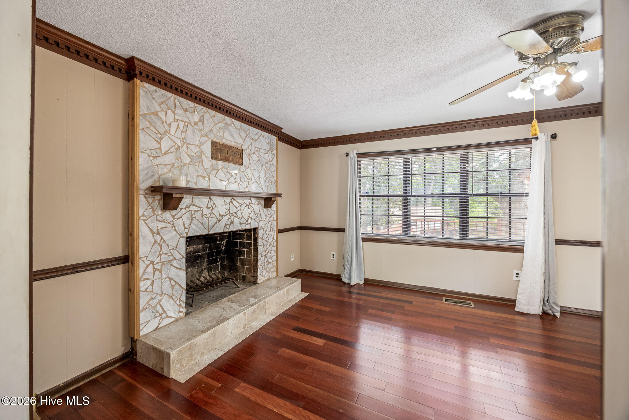 124 Wood Creek Drive Property Photo 6