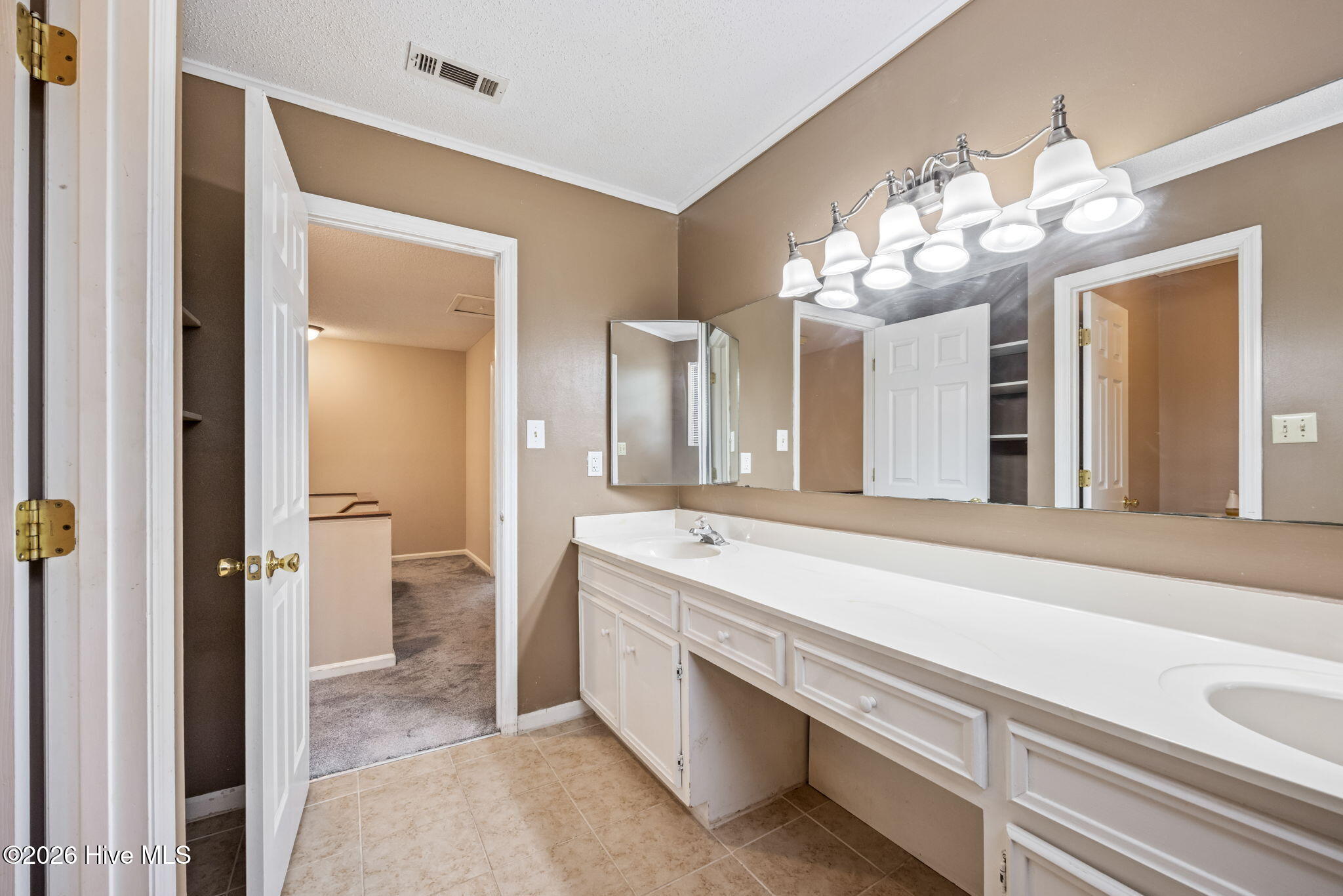 124 Wood Creek Drive Property Photo 8