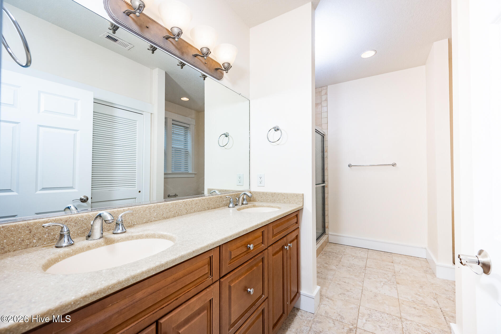100 Mercedes Court A Property Photo 17
