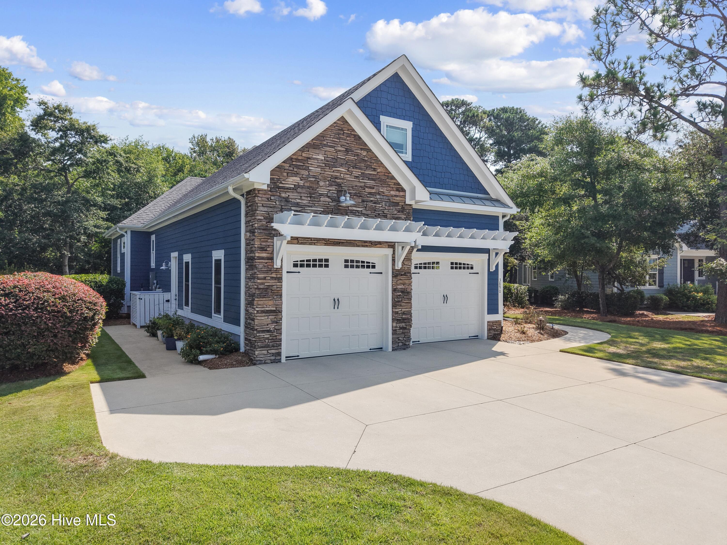3890 Big Magnolia Way Property Photo 3
