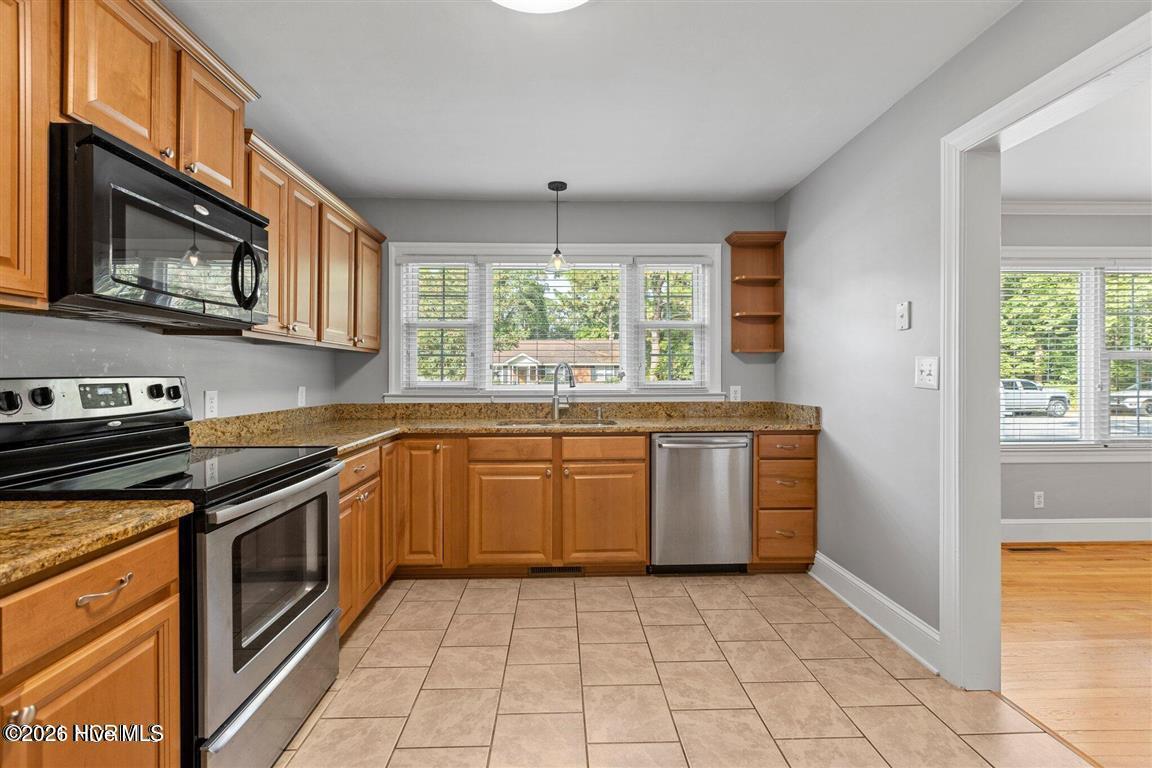 1104 N Overlook Drive Property Photo 6