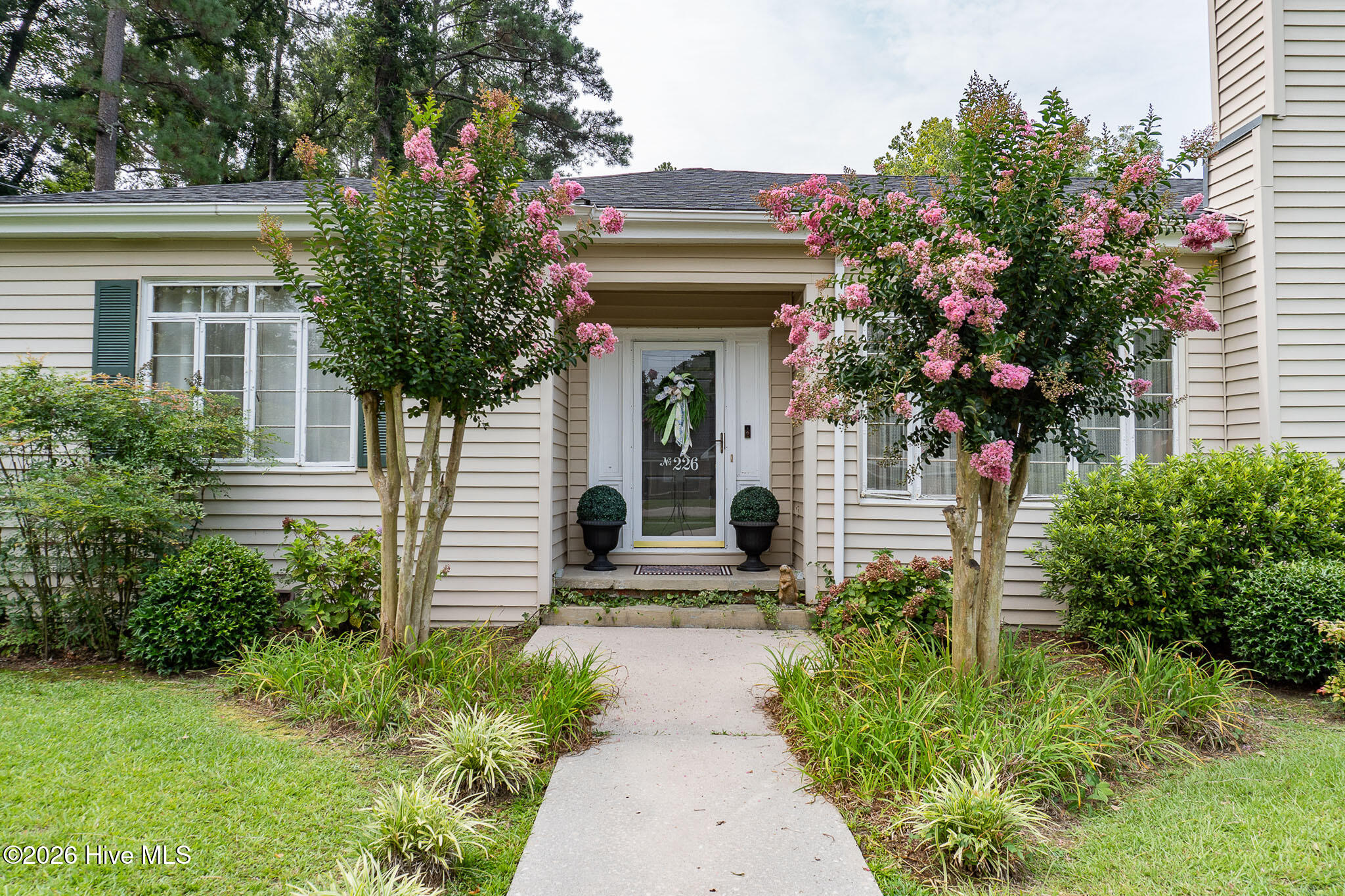 226 E College Street Property Photo 4