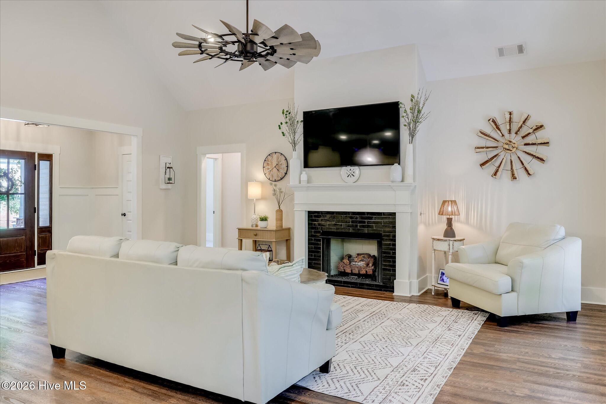 223 Candlewick Loop Property Photo 4