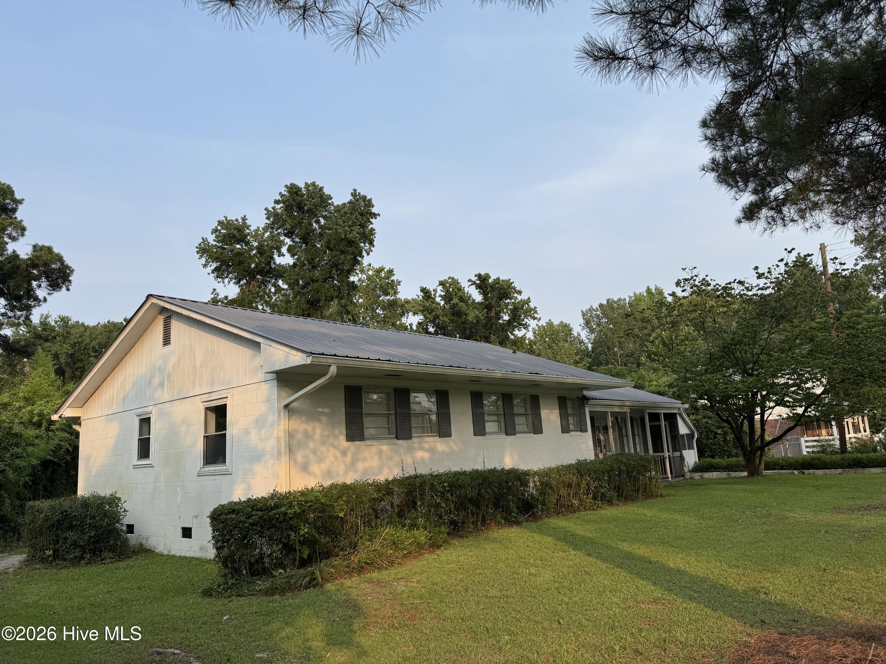 932 Roberdel Road Property Photo 1