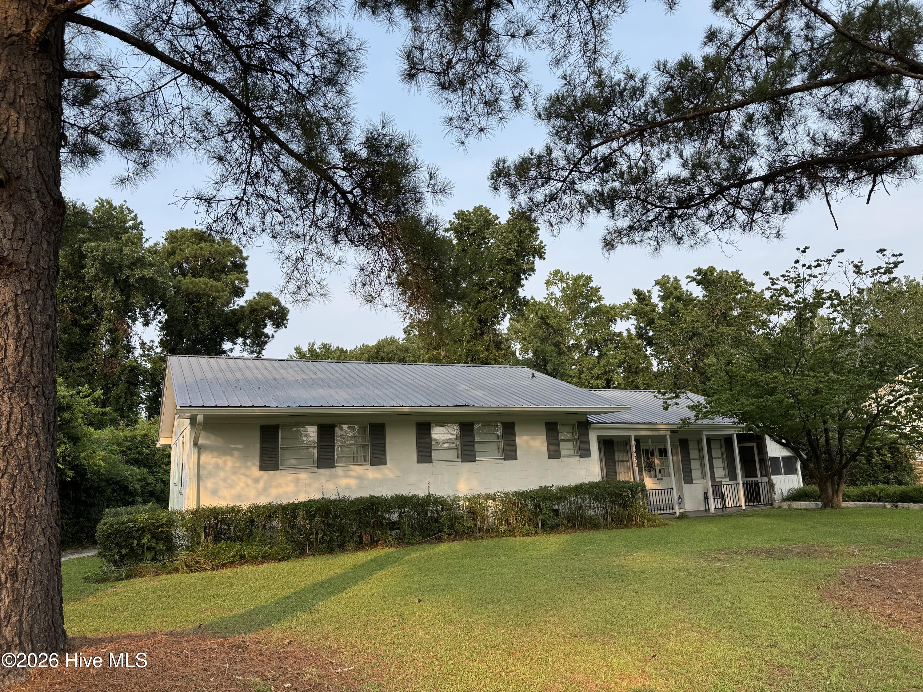 932 Roberdel Road Property Photo 2