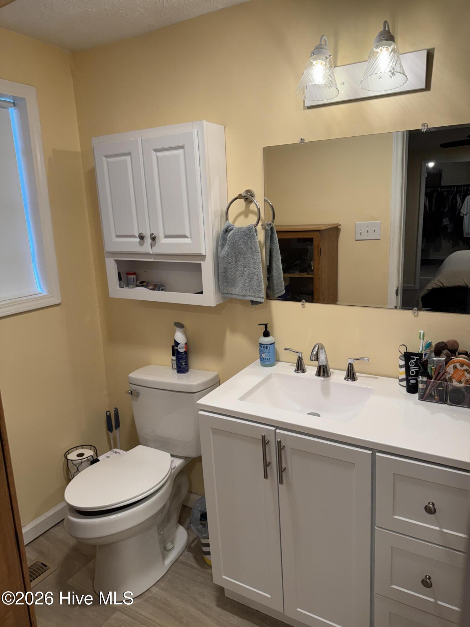 932 Roberdel Road Property Photo 6