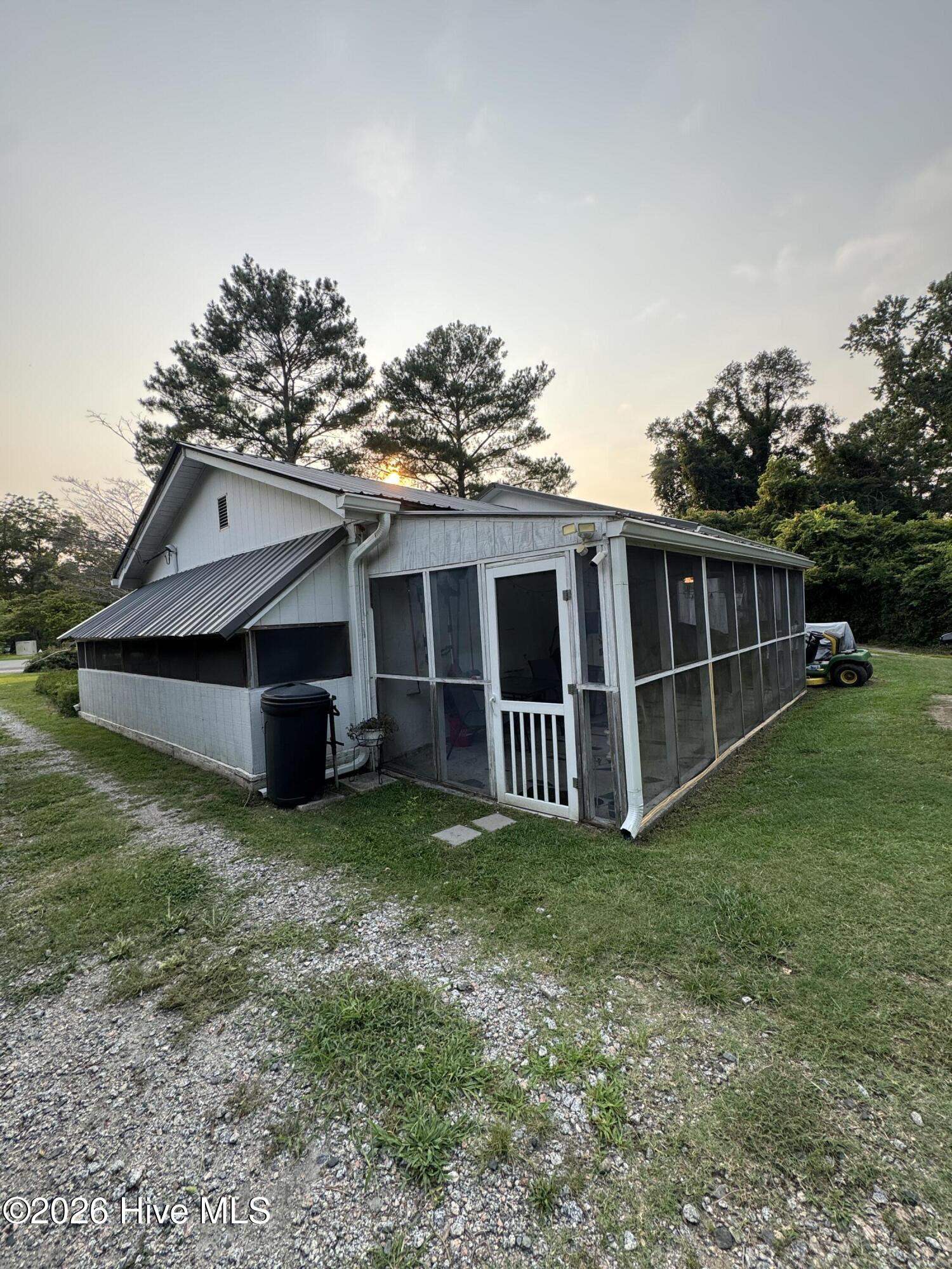 932 Roberdel Road Property Photo 16
