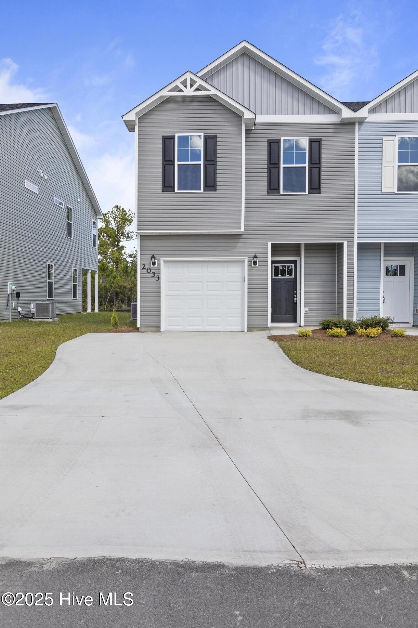 2033 Folkstone Woods Lane Property Photo 3