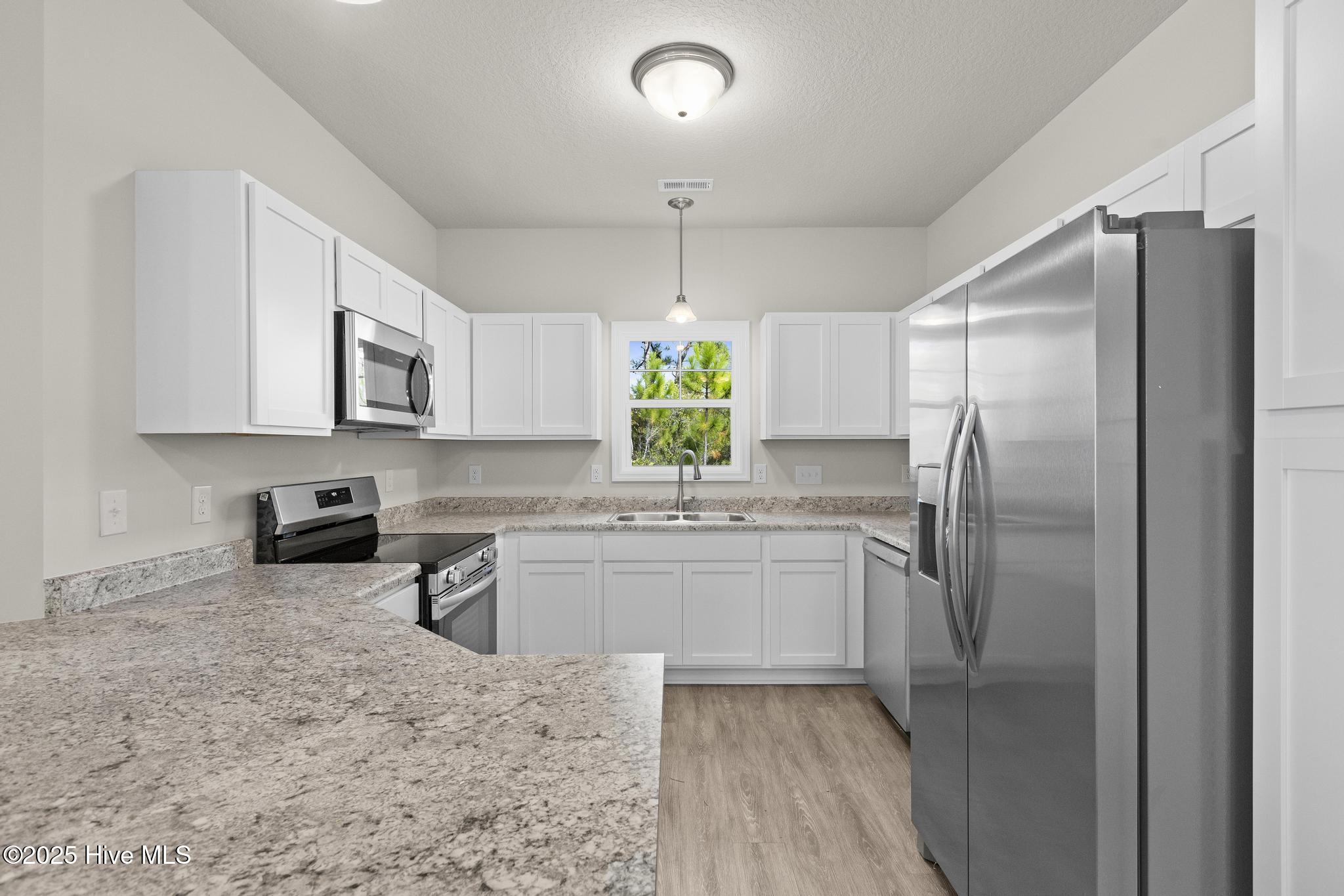 2033 Folkstone Woods Lane Property Photo 10