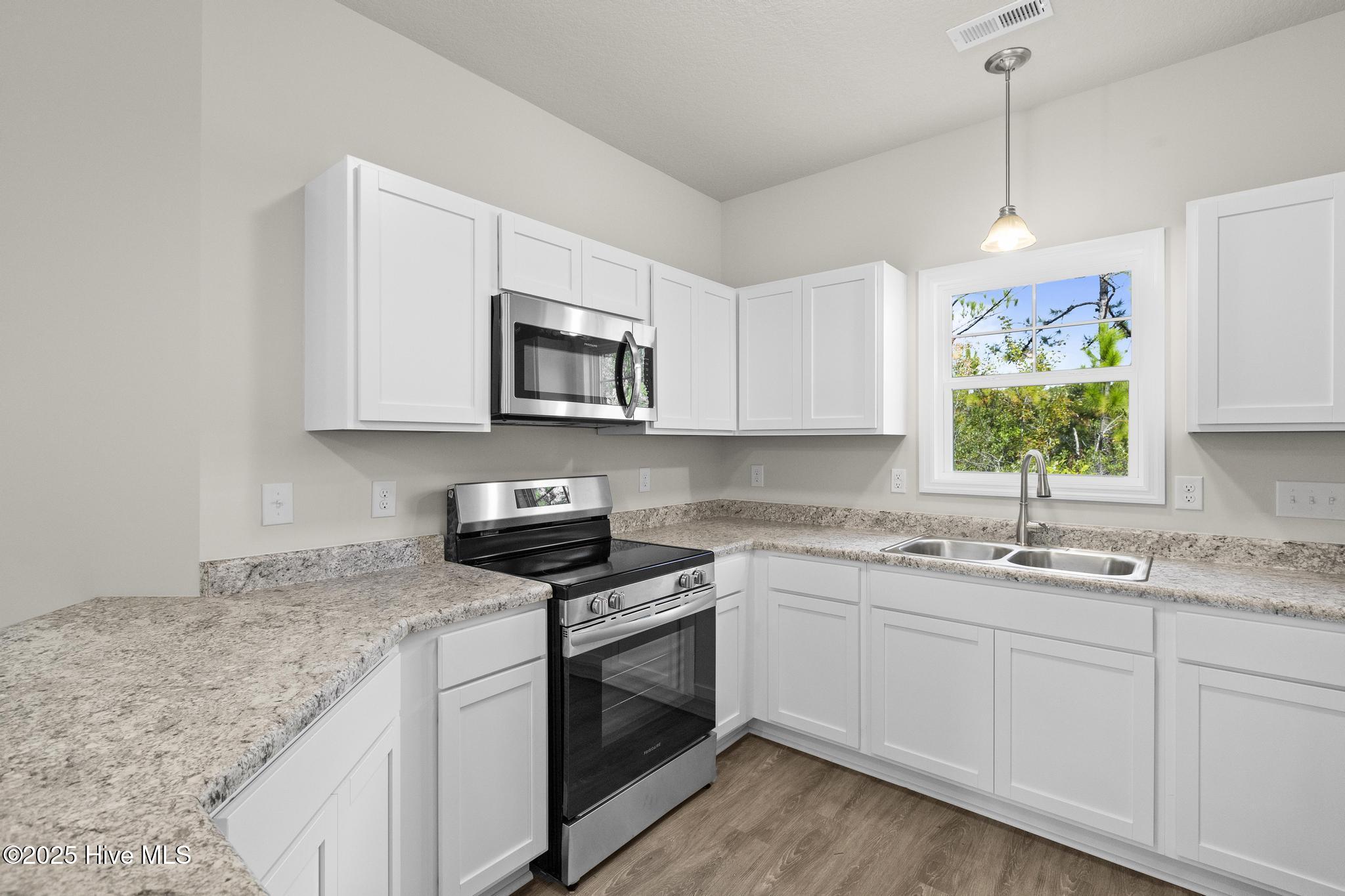 2033 Folkstone Woods Lane Property Photo 11