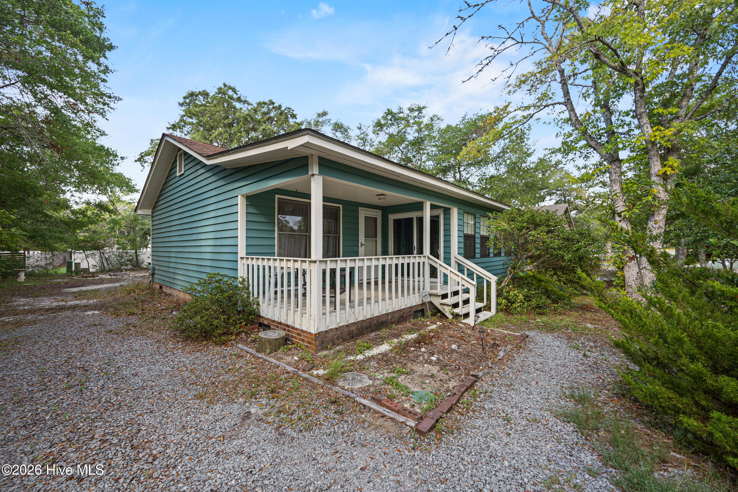 603 E Oak Island Drive Property Photo 3